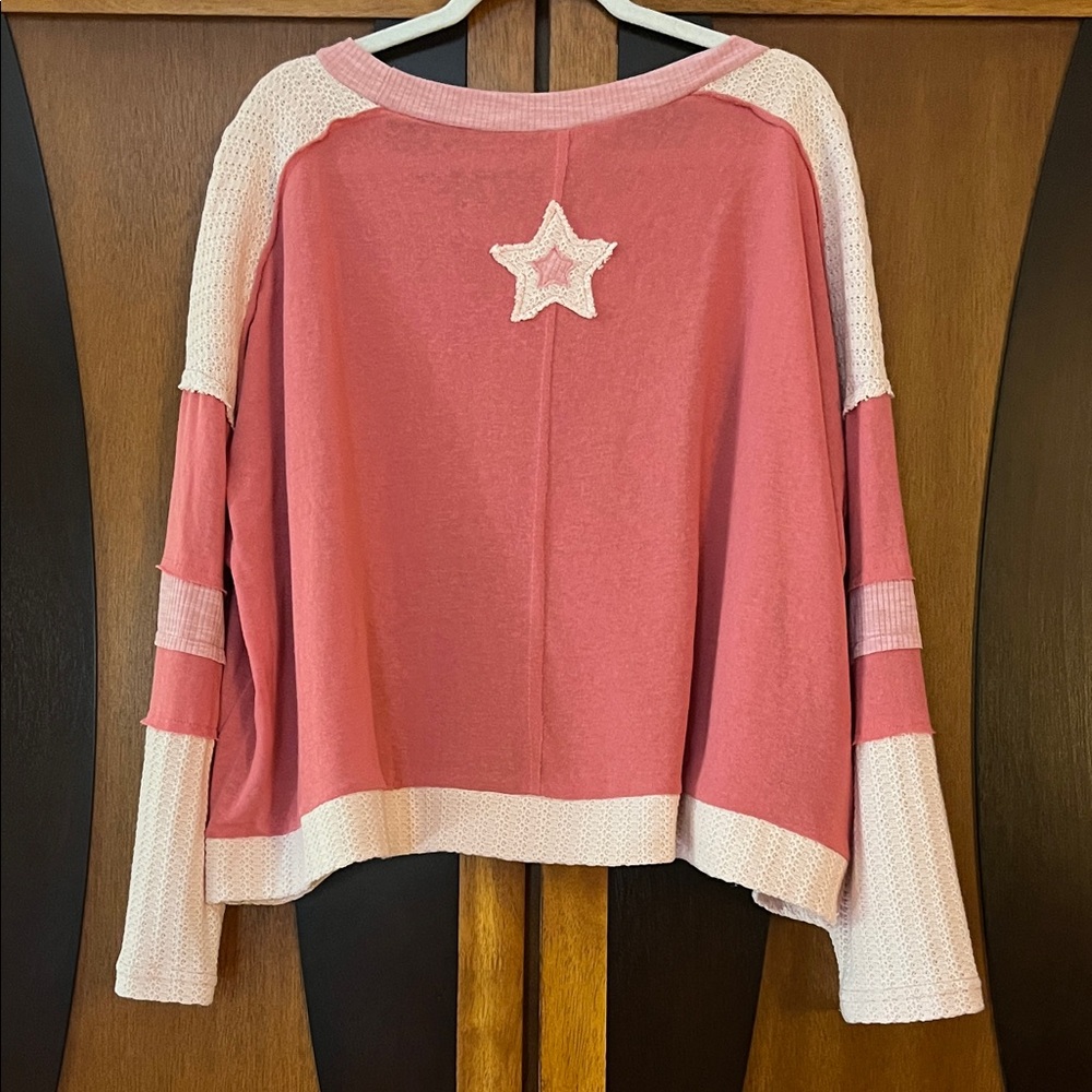 POL Mauve-Pink-White Star Appliqué Long Sleeve w/Scoop Neck & Open Work Accents - Picture 10 of 14